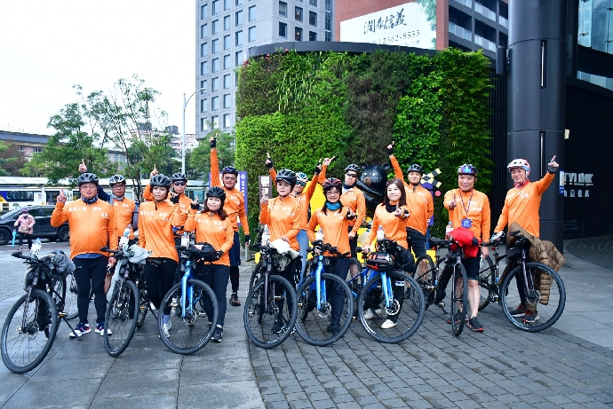112年度嵐海員工旅遊全員挑戰單車(台北-高雄)四天三夜 達成!!!